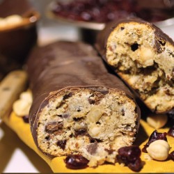 Dolci Aveja - A Tronchetto noisettes et amandes aux raisins enrobés de chocolat noir 500 gr